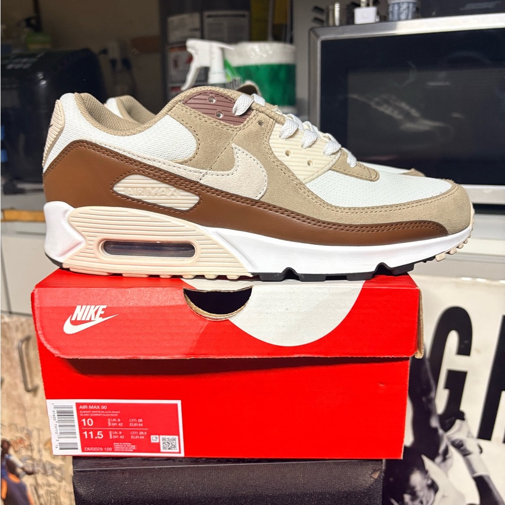 Nike Air Max 90 White and Brown Athletic Shoes